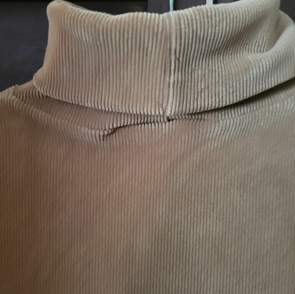 Woolrich super soft Golden Caramel corduroy turtle neck sweater - Picture 4 of 6